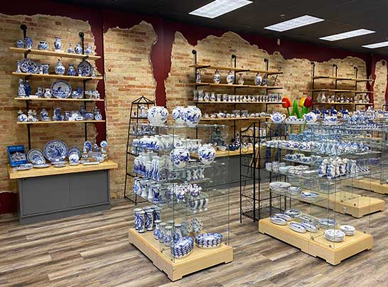 Delftware available in downtown Holland